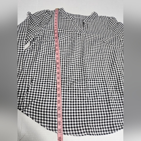 Black and White Plaid V Neck Lightweight Long Sleeve Blouse 1X - Picture 7 of 7